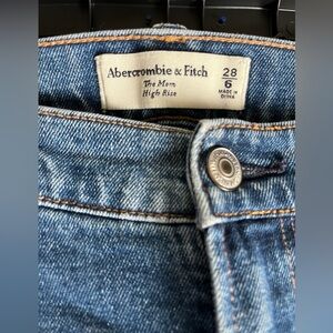 Abercrombie & Fitch The Mom High Rise